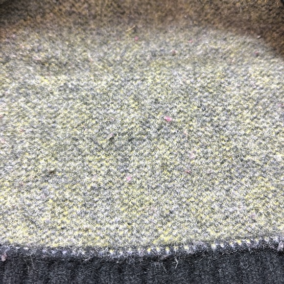 Mickey Mouse sweater no tags. - Picture 6 of 7